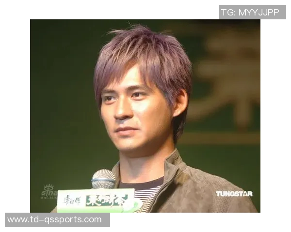 世预赛归来小丁人气爆棚新发型引众人关注 世预赛归来小丁人气爆棚新发型引众人关注